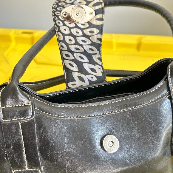 Mondani NYC Black Faux Leather Shoulder Bag - Picture 6 of 8